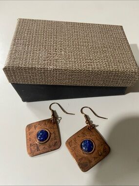 Vintage copper earrings featuring etched geometric bezel w lapis lazuli stones.